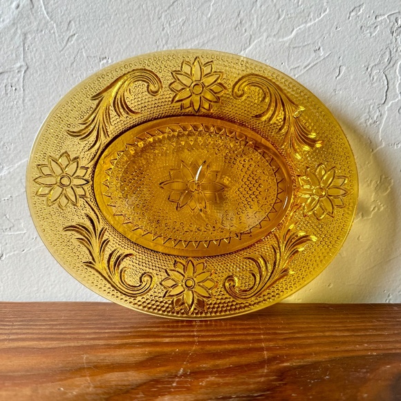 Vintage Tiara Sandwich Amber Snack Plates | Indiana Glass | Floral Pressed Glass - Picture 3 of 8